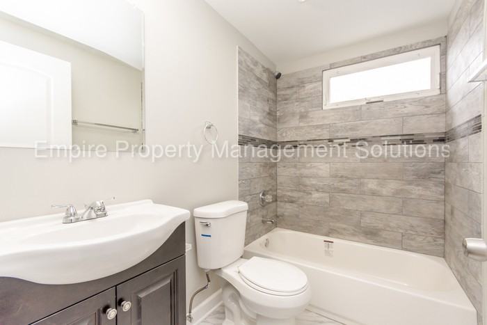 10216 S Emerald Ave - Photo 3 of 15