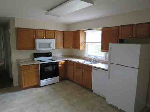 212 Cardinal Dr - Photo 3 of 10