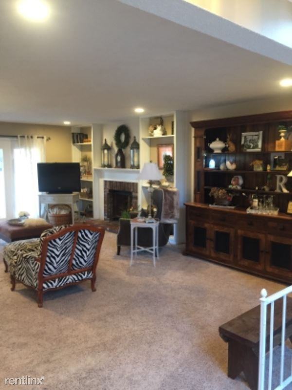 950 Beacon Woods Ct - Photo 2 of 10