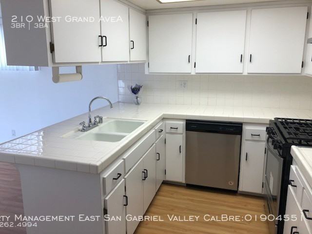 210 W Grand Ave - Photo 2 of 28