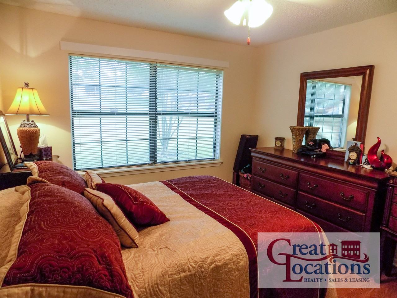 102 Lady Bird Ln - Photo 2 of 5