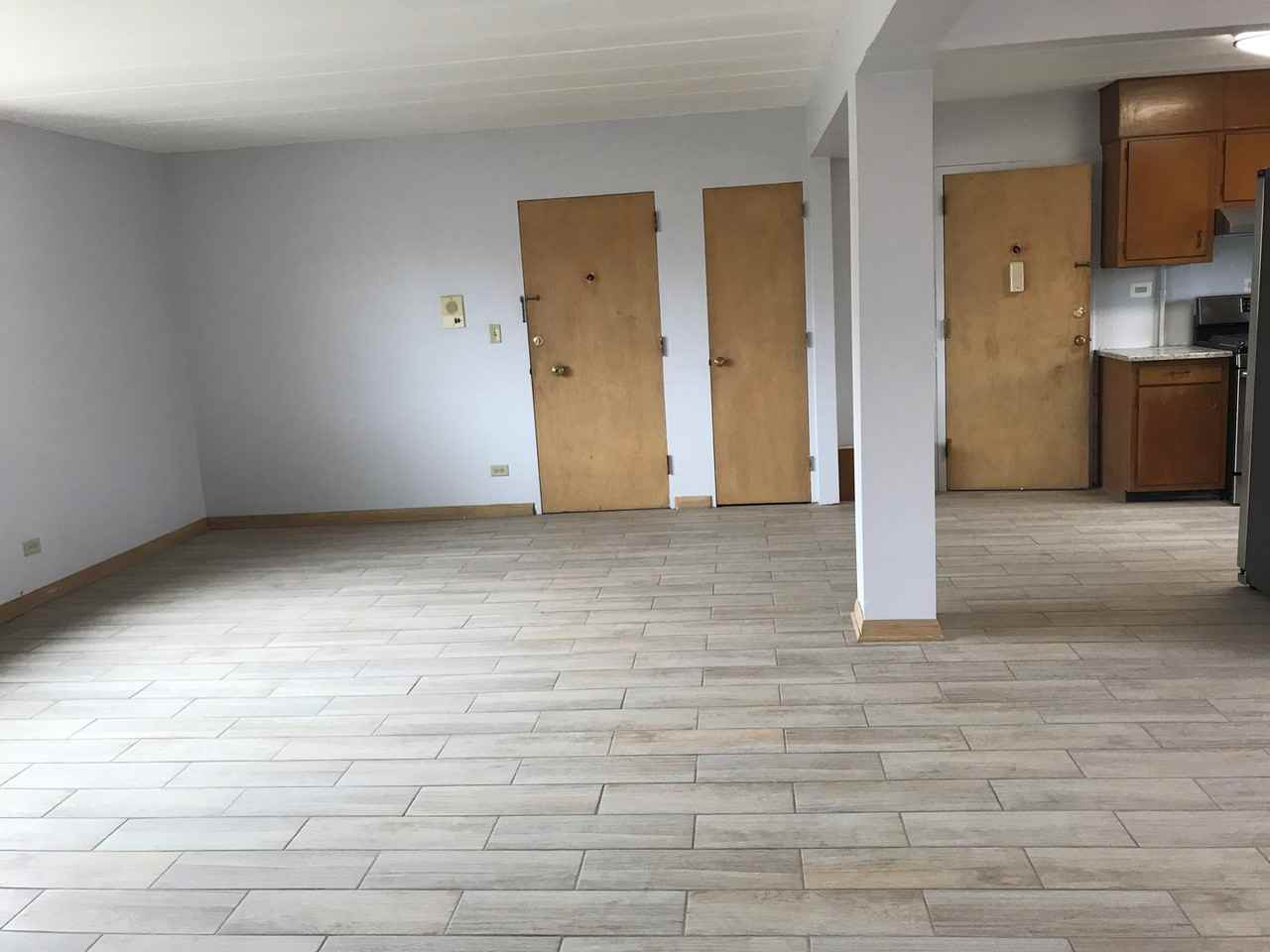 2640 Flossmoor Rd #2f - Photo 3 of 6