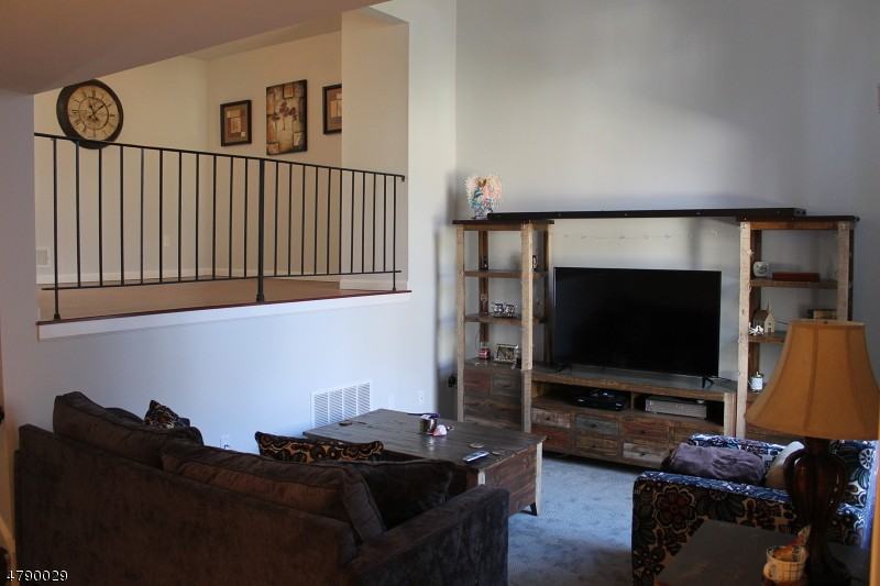 8132 Ashland Ct - Photo 3 of 18