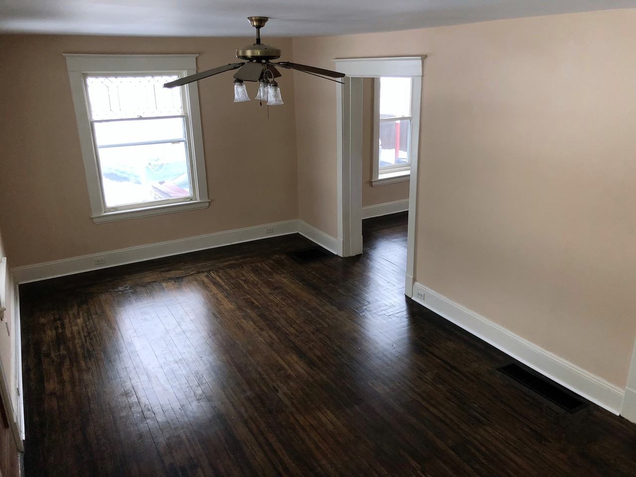 409 Plymouth Avenue - Photo 3 of 15