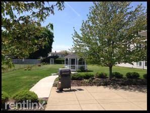 St James Manor - Photo 3 of 7