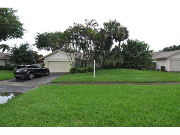 9288 Southampton Pl - Photo 2 of 6