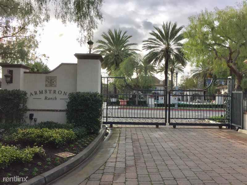 3330 S Sheffield Rd ## 4 - Photo 2 of 12