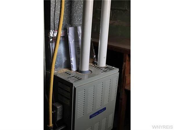 405 Westgate Road - Photo 2 of 5