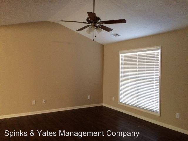 130 Redwood Dr - Photo 2 of 7