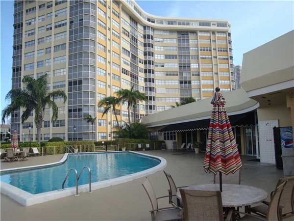 100 GOLDEN ISLES DR - Photo 3 of 9