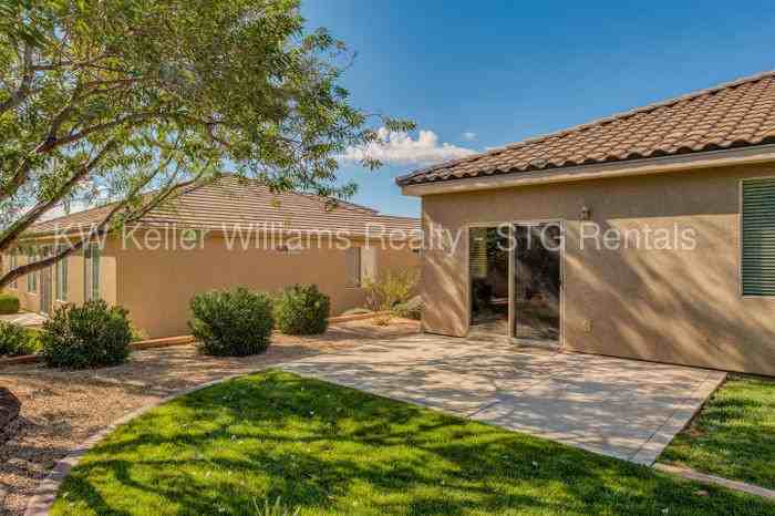 1050 N Sunset Dr #35 - Photo 2 of 16