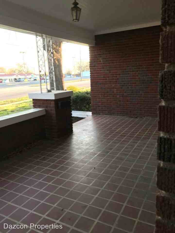 628 N Main St - Photo 3 of 13