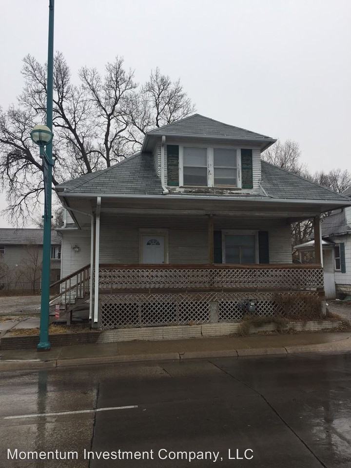 228 N 27th St - Photo 2 of 18