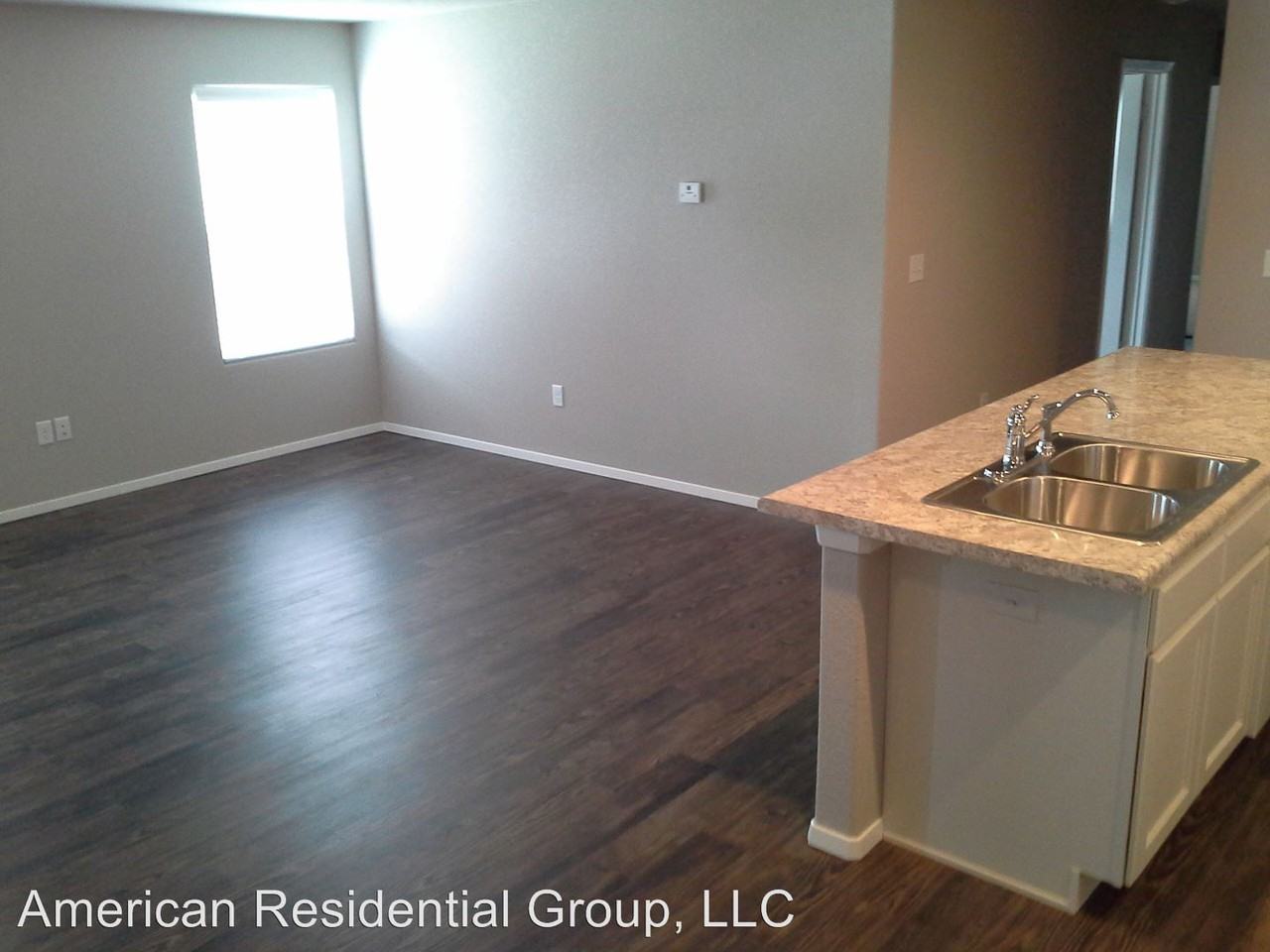 241 E Marietta Ct - Photo 3 of 7