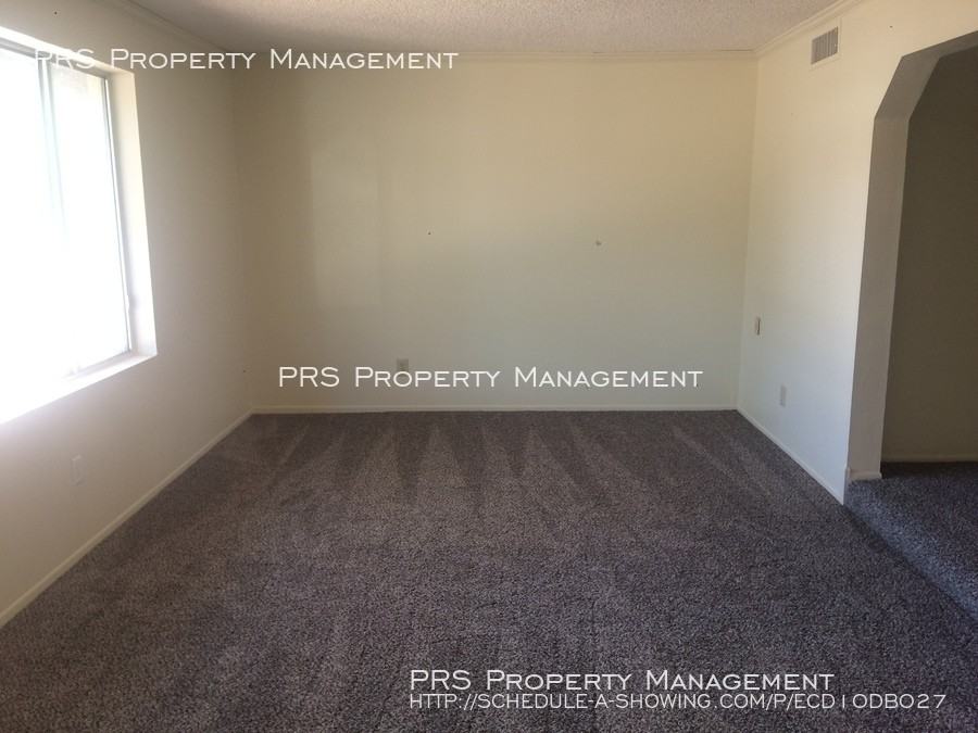 925 W Mendoza Ave - Photo 3 of 11