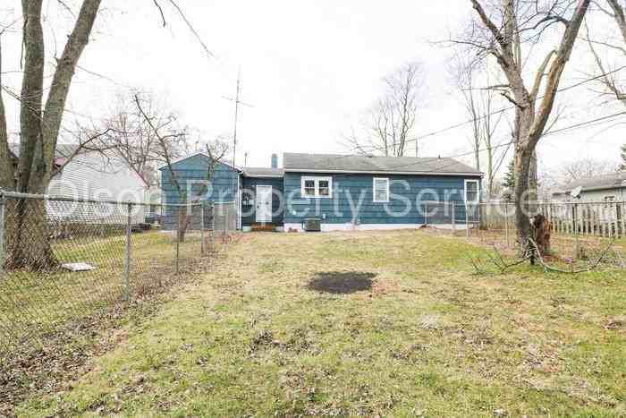 111 Maple St - Photo 2 of 17
