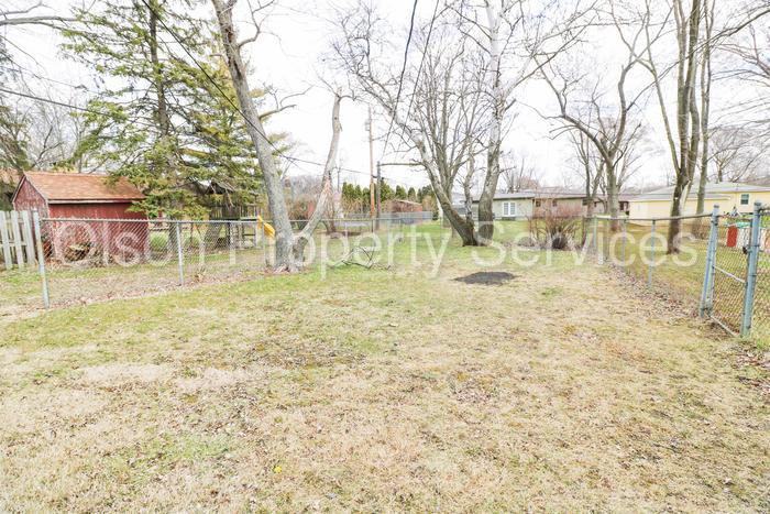 111 Maple St - Photo 3 of 17