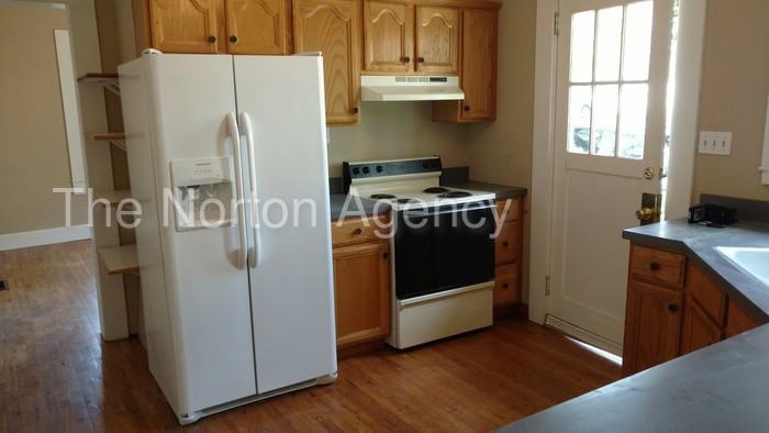 620 N W Bradford St - Photo 3 of 12