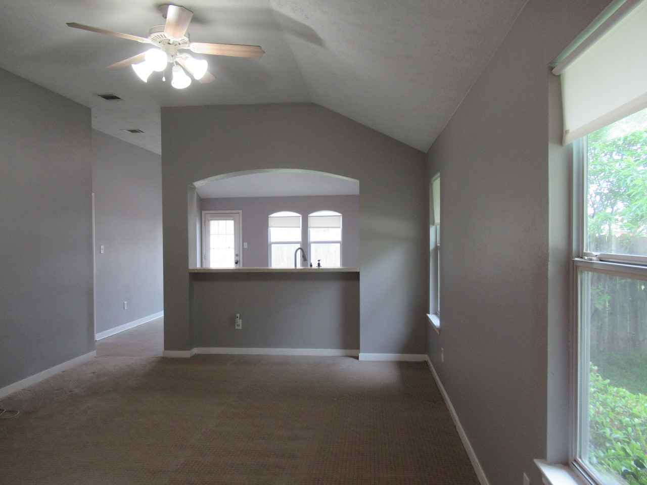 1711 Dixon Ln - Photo 2 of 14