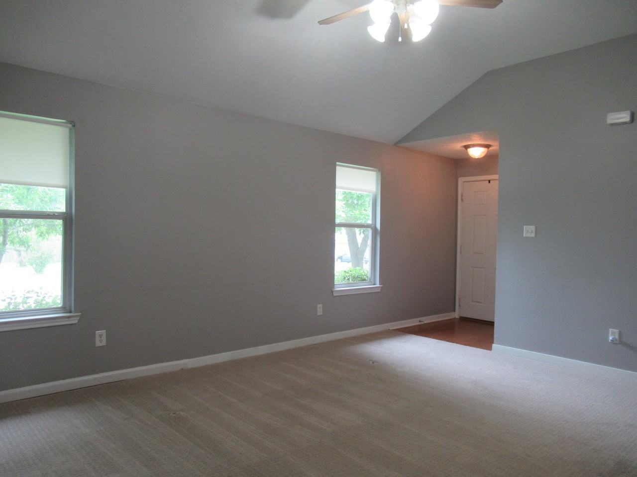 1711 Dixon Ln - Photo 3 of 14