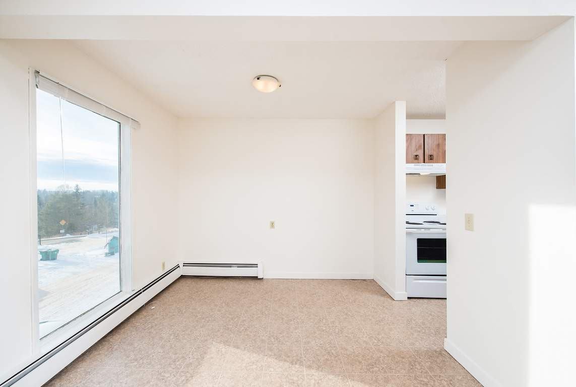 South Hill Manor - Photo 3 of 12