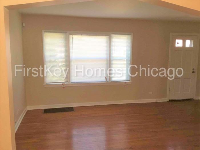 2329 S 20th Ave - Photo 3 of 17