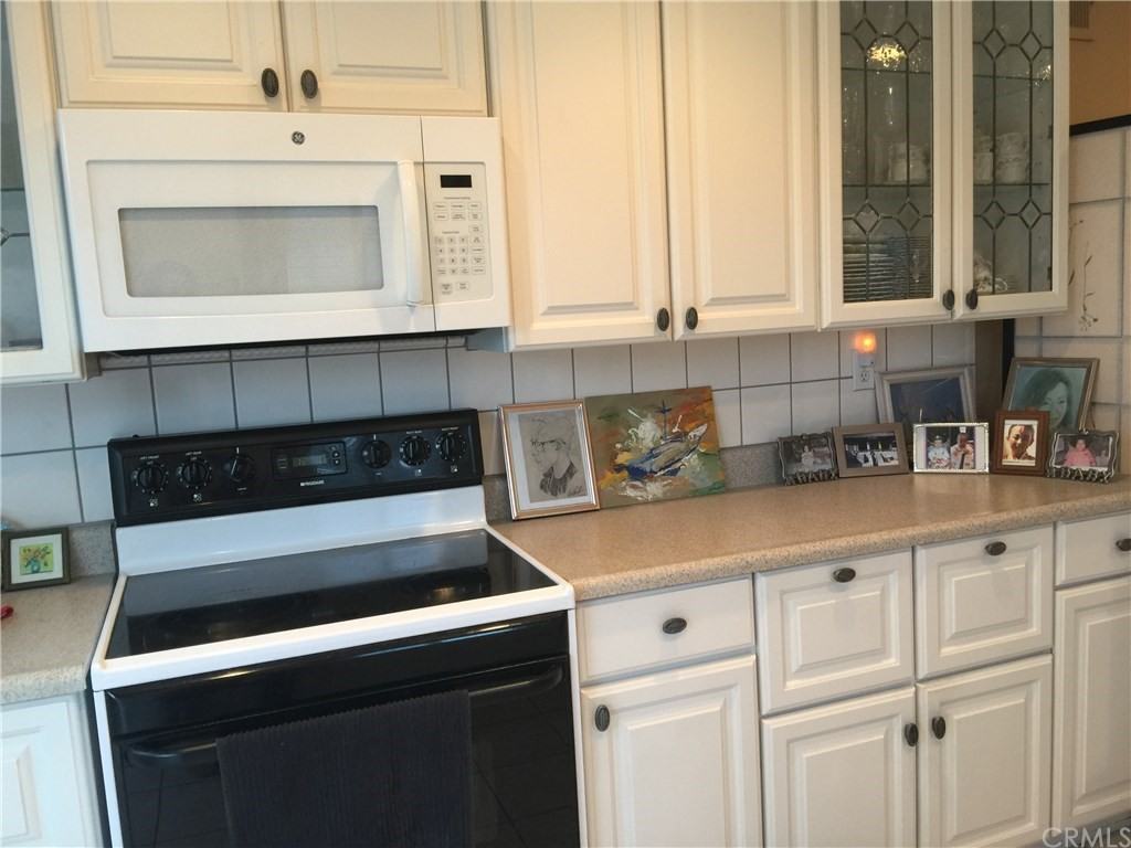 5211 Banbury Cir - Photo 2 of 12