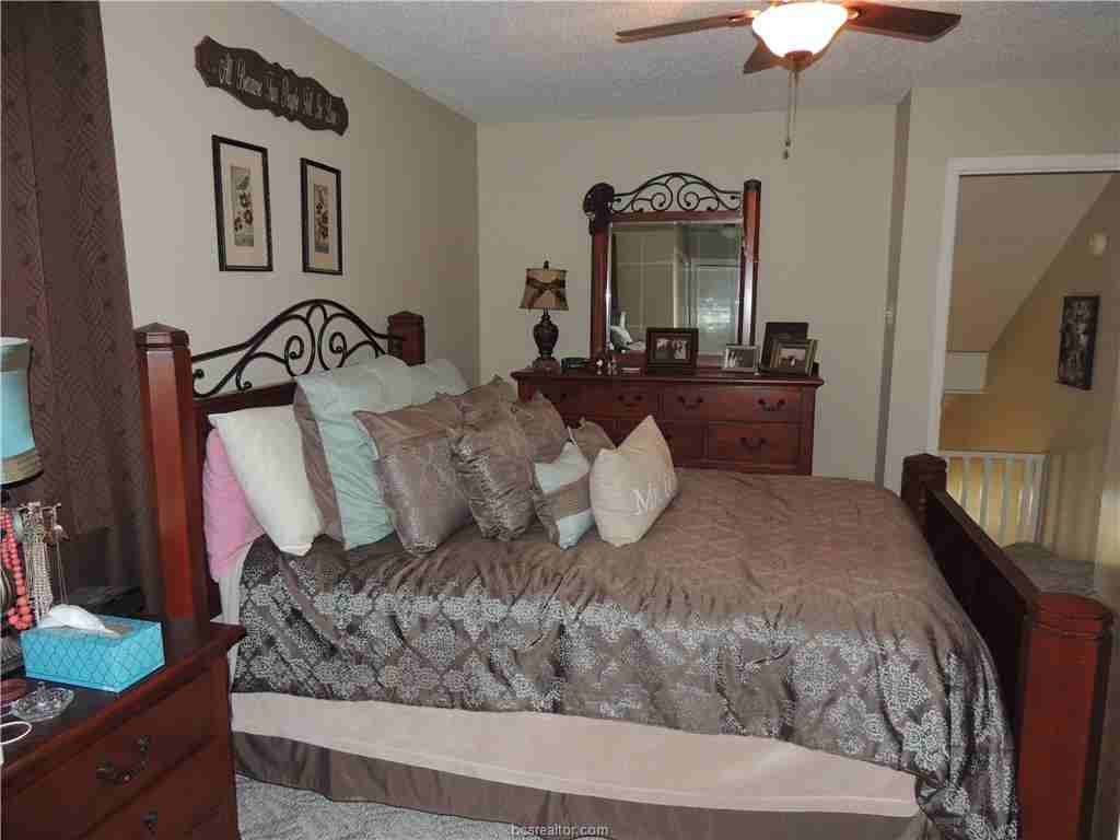 939 Spring Loop - Photo 3 of 18