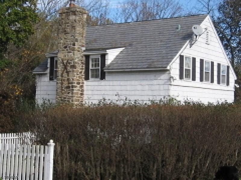 9 Schoolhouse Ln - Photo 2 of 8