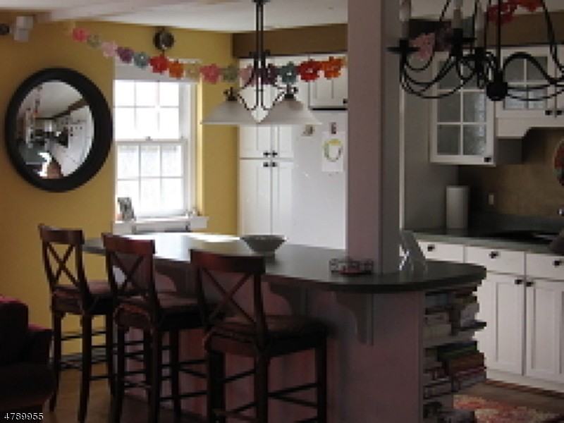 9 Schoolhouse Ln - Photo 3 of 8