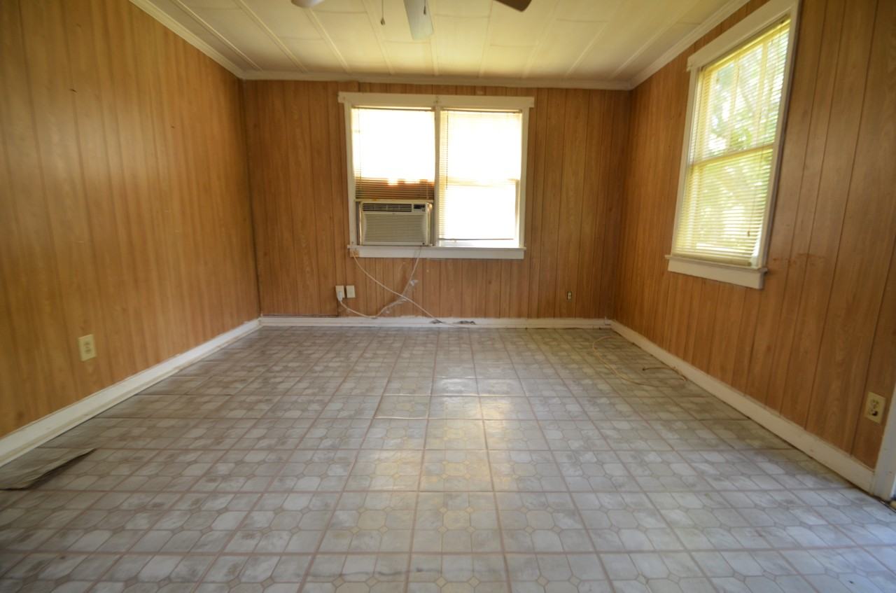 820 White Oak Dr - Photo 3 of 8