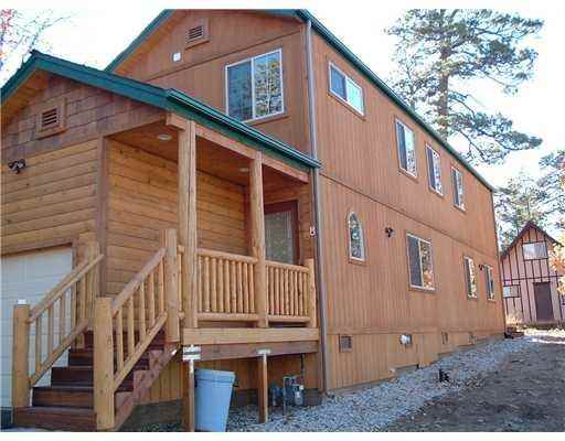 688 Highland Ln - Photo 2 of 5