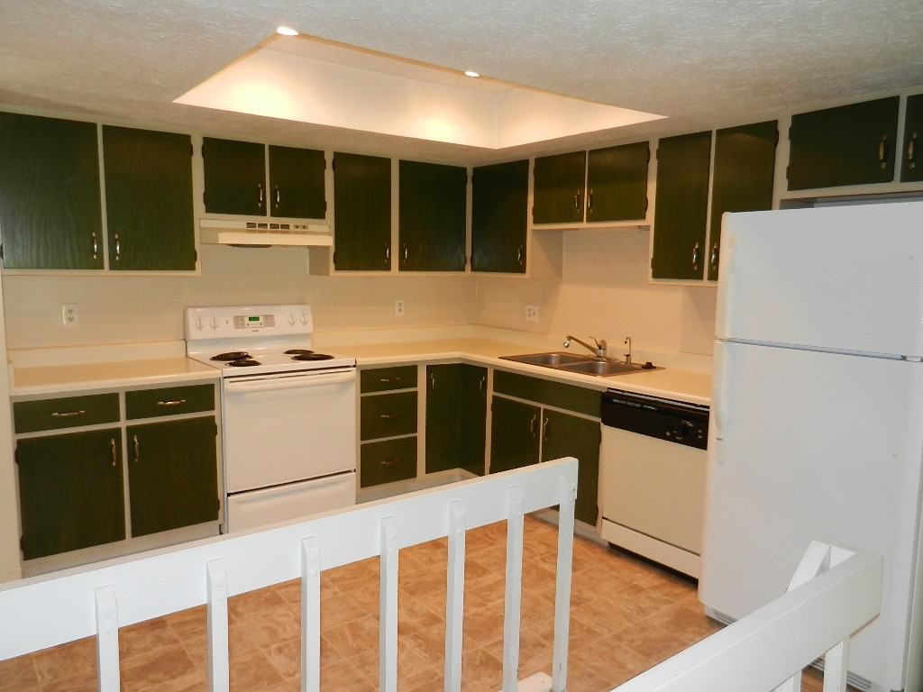 1290 Paddington Ct - Photo 3 of 8