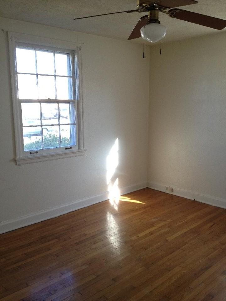 443 Fort Worth Ave - Photo 2 of 11