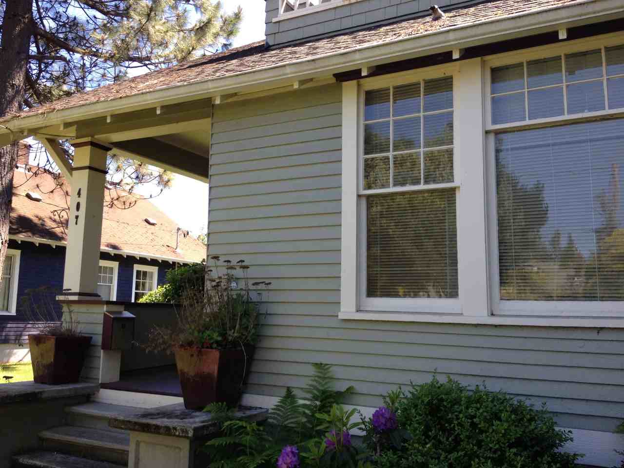 407 17th Ave SE - Photo 2 of 10