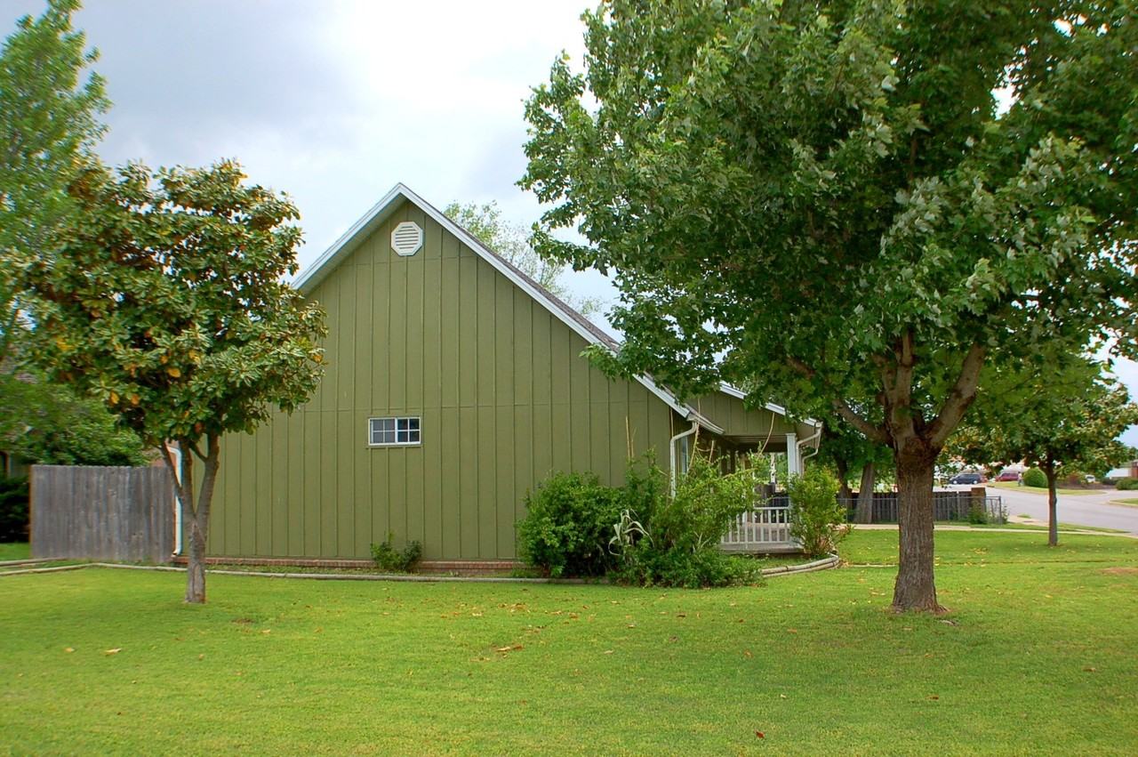 819 Southfield Ave - Photo 2 of 19