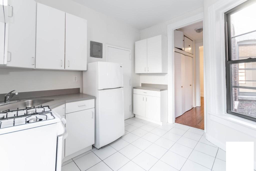 E 85th St & 3rd Ave #1BR - Photo 5 of 6