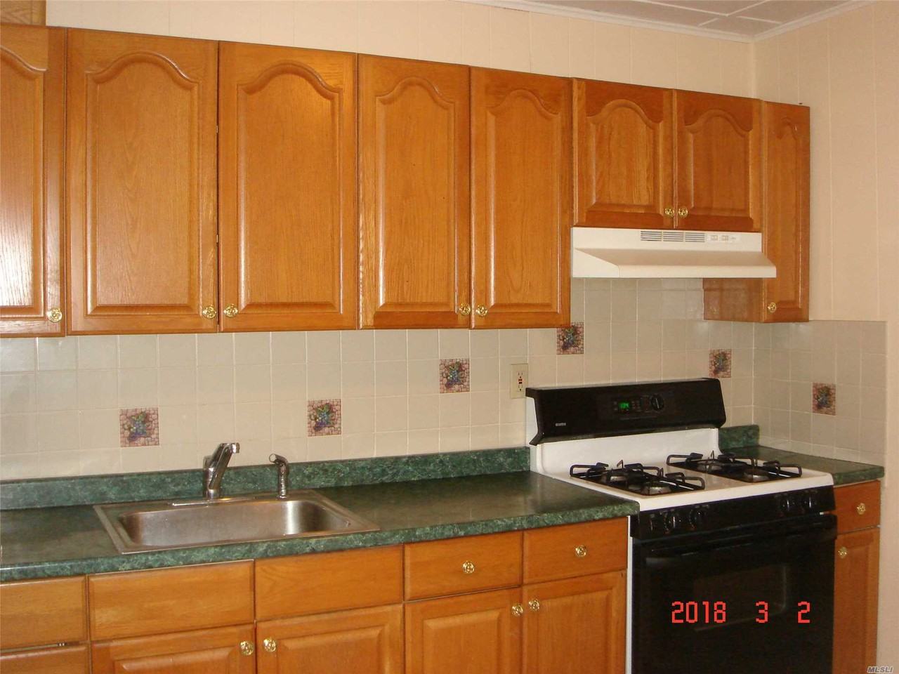 196 Monroe St - Photo 3 of 14