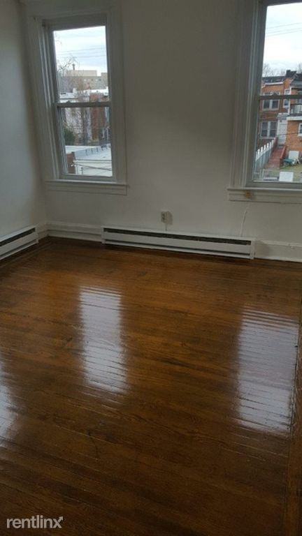 2322 Ocala Ave - Photo 2 of 11