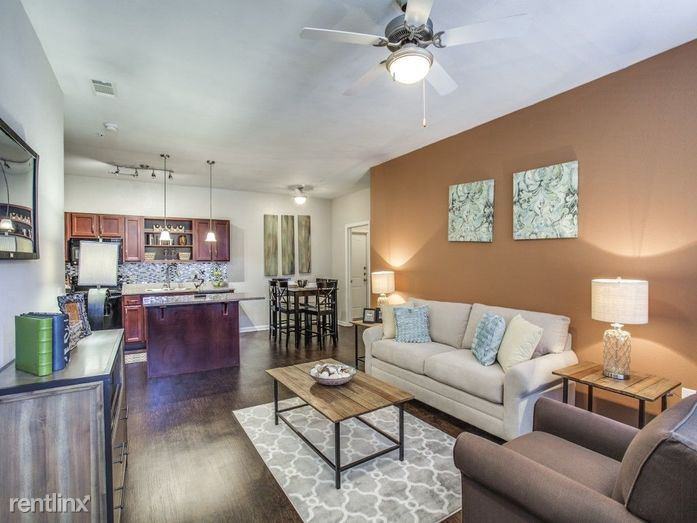 Stone Oak Pkwy and Estate Hill Dr. Apartments Estate Hill Dr, San