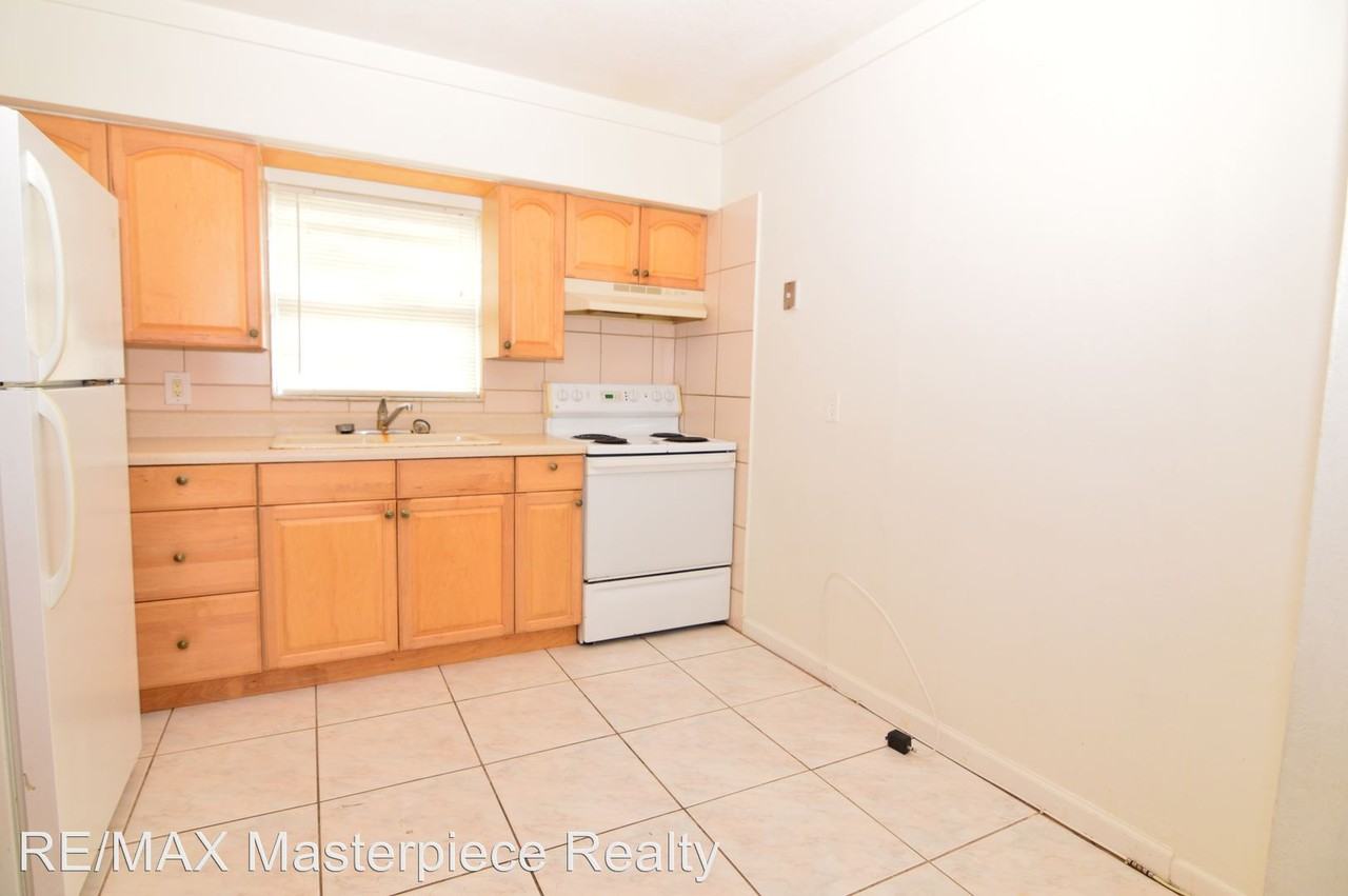 2114 Donald Ave - Photo 2 of 5