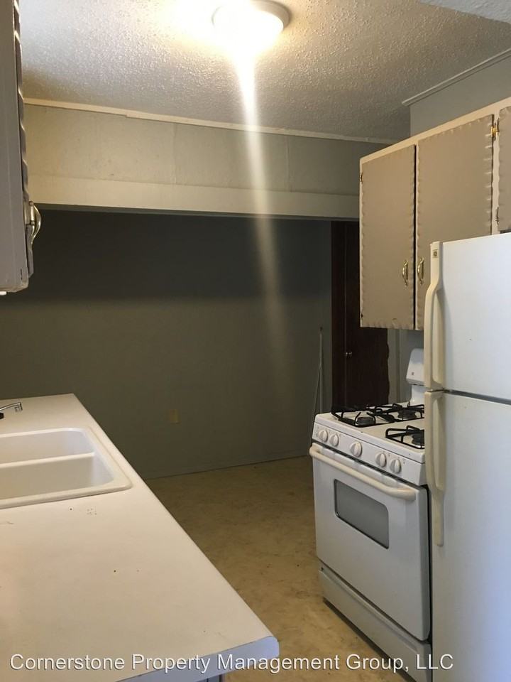 1401 9th Ave S - Photo 2 of 4