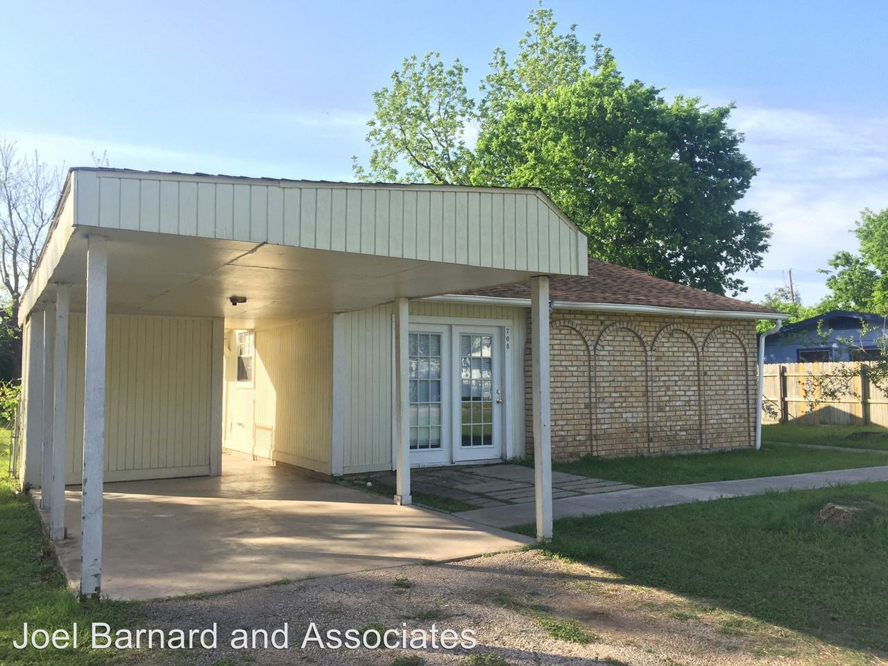 708 Conway Dr - Photo 2 of 16