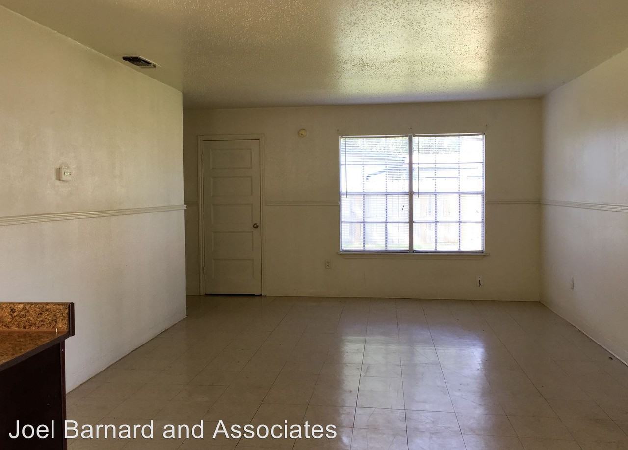 708 Conway Dr - Photo 3 of 16