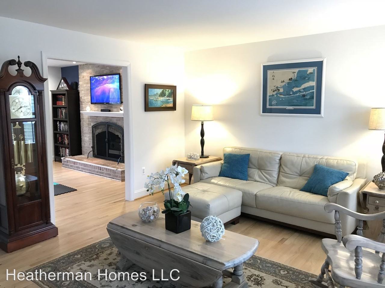 15986 Cove Ln - Photo 3 of 32