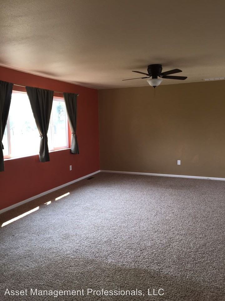 3911 Molly Dr - Photo 2 of 8