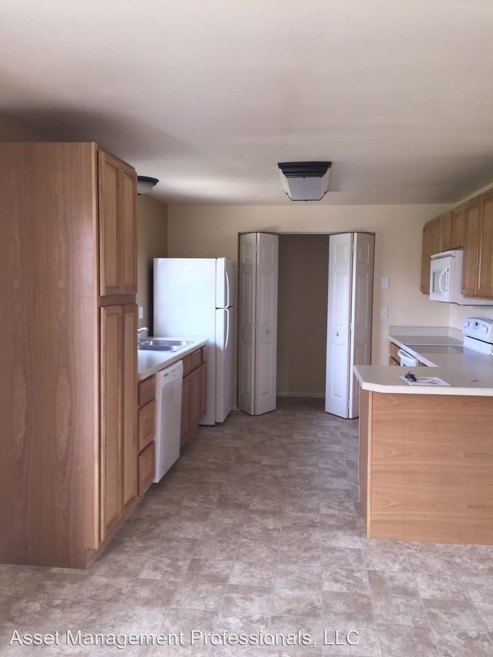 3911 Molly Dr - Photo 3 of 8