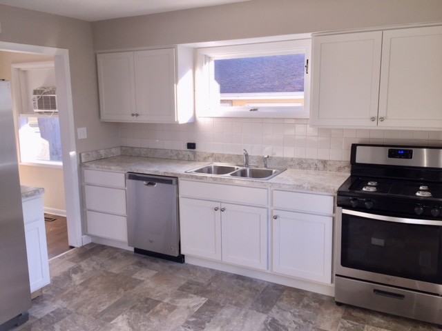 1034 Park Ave - Photo 3 of 15