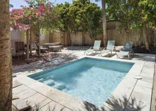 2711 Center Ave - Photo 3 of 8