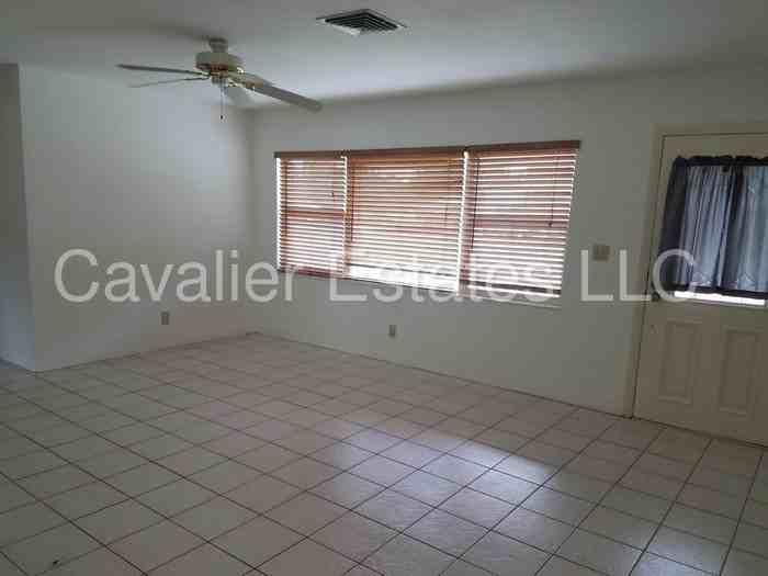 830 43rd Ave NE - Photo 3 of 15